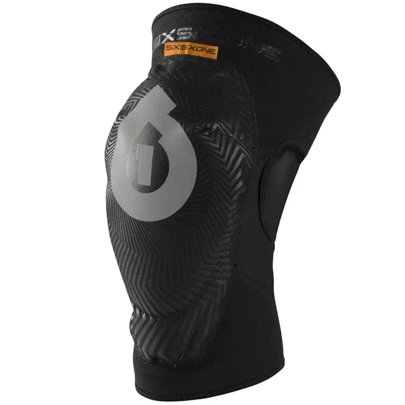 SixSixOne Comp AM Knee Pads in Black