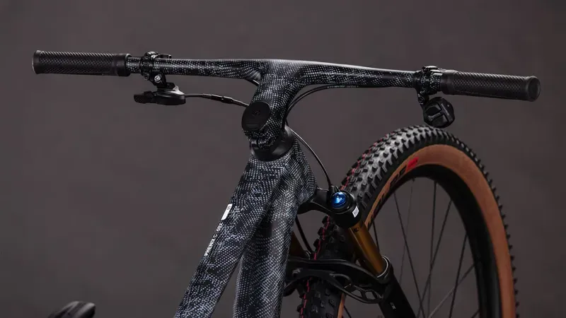 Cube Phenix C:68X SLT Mountain Bike in Matrix Black/White-3