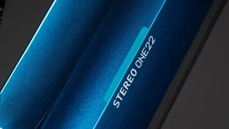 Cube Stereo Hybrid one22 Race 800 E-Hybrid Bike In Electric Blue/White-2