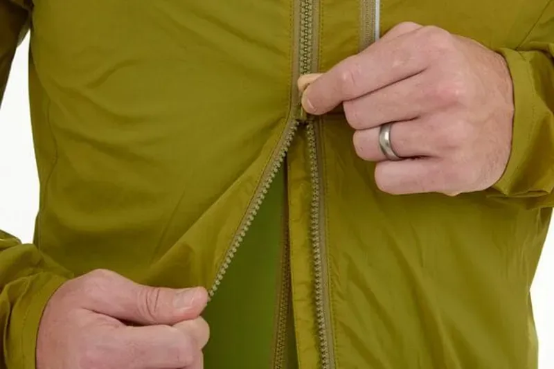 Madison Roam Lightweight Windproof Packable Cycling Jacket-3