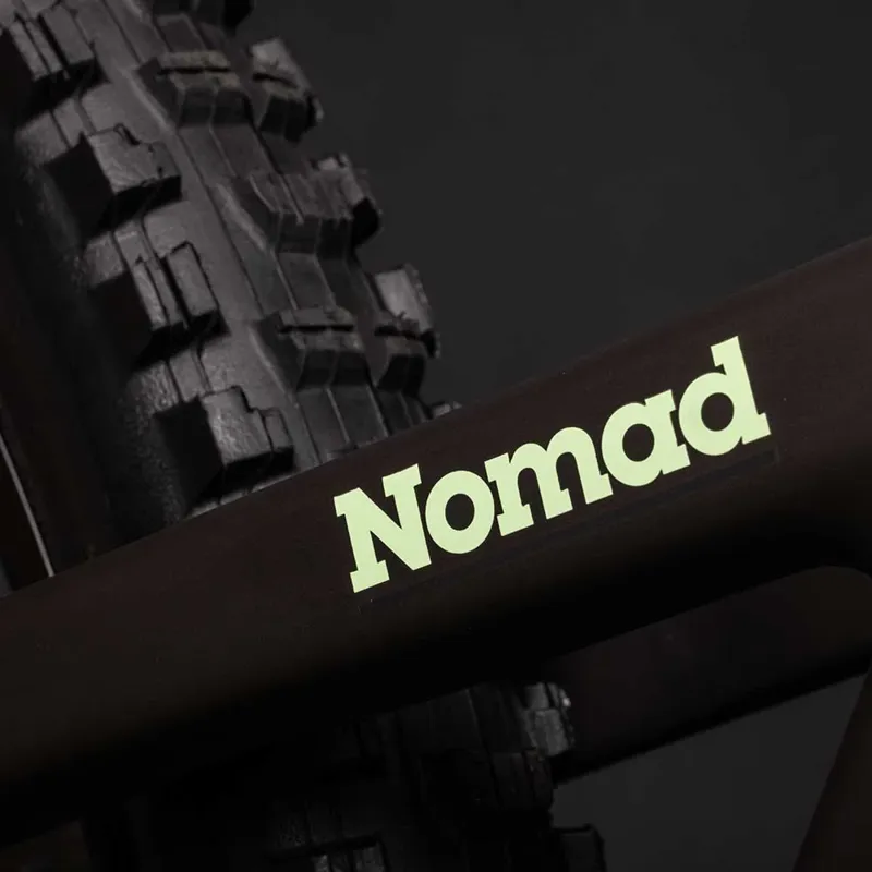 2027 Santa Cruz Nomad 7 Carbon CC - XO AXS RSV Coil - Gloss Aqua Magenta-4