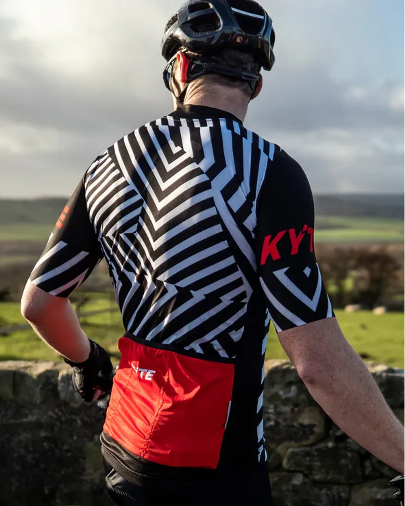 KYTE Glitch Short Sleeve Jersey - Black / White-4