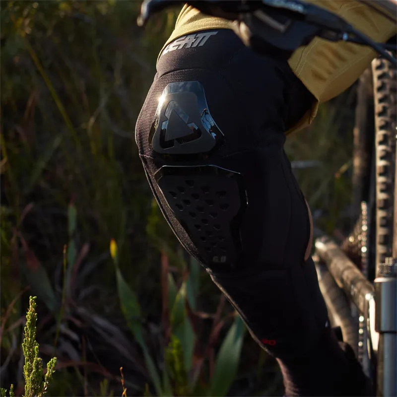 Leatt Evo 6.0 Knee Protection 2026: BLACK-7