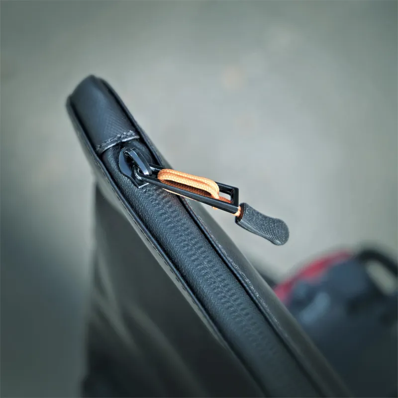 SKS Infinity Urban Side Bag: BLACK 20l-4