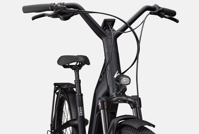 Specialized Turbo Como 4.0 in Cast Black and Silver-4