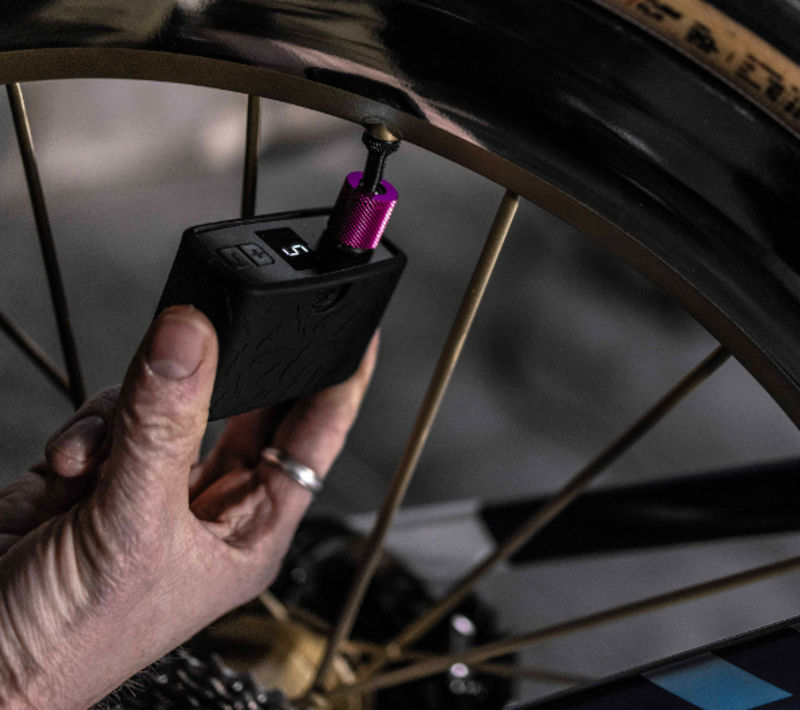 Muc-Off AirMach Electric Mini Pro Inflator-2