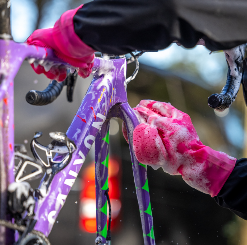 Muc-Off Scrubber Gloves-2