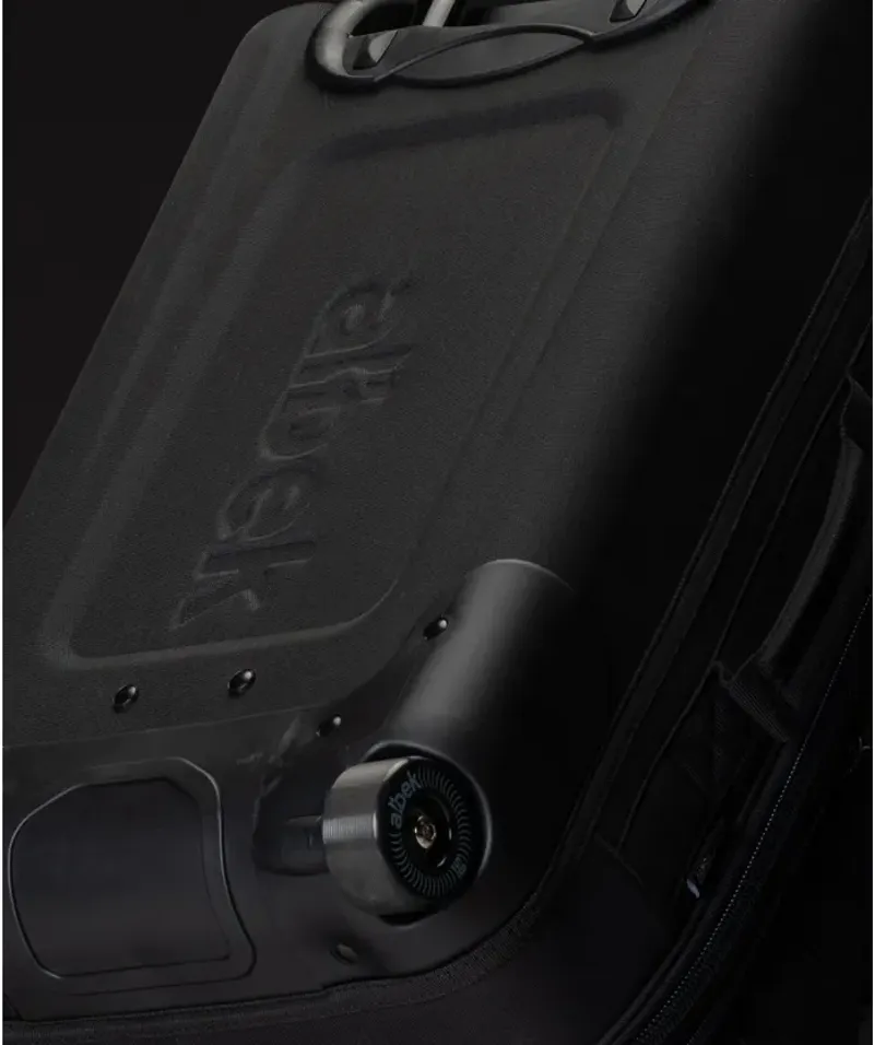 Albek Short Haul Bag in Covert Black-3