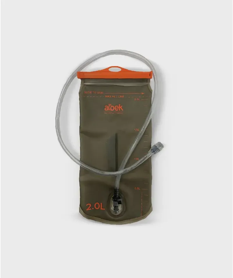 Albek H20-Haul Four Hydration Pack 2L in Covert Black-10