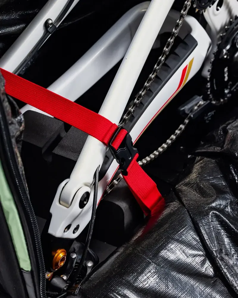 Albek Atlas Bike Bag in Covert Black-10