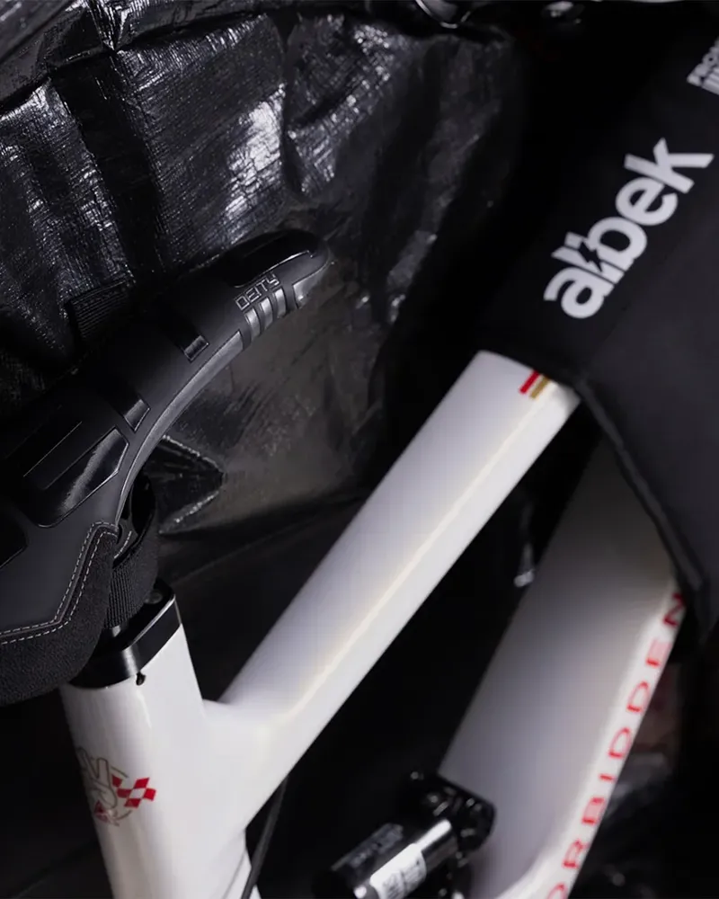 Albek Atlas Bike Bag in Covert Black-11