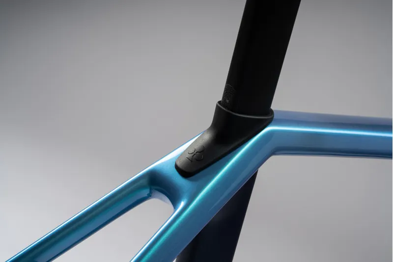 Colnago C72 Disc 2026 Carbon Road Race Bike Dura Ace Di2 - Blue/Light Blue-5