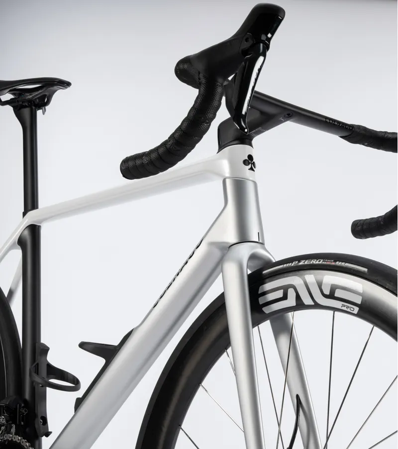 Colnago C72 Disc 2026 Carbon Road Race Bike Dura Ace Di2 / Enve 4.5 - Black/Silver/White-8