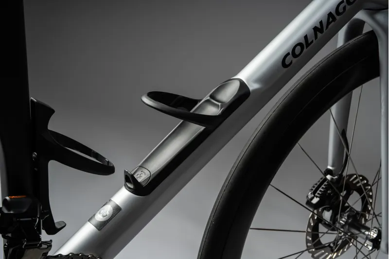 Colnago C72 Disc 2026 Carbon Road Race Bike Dura Ace Di2 / Enve 4.5 - Black/Silver/White-3