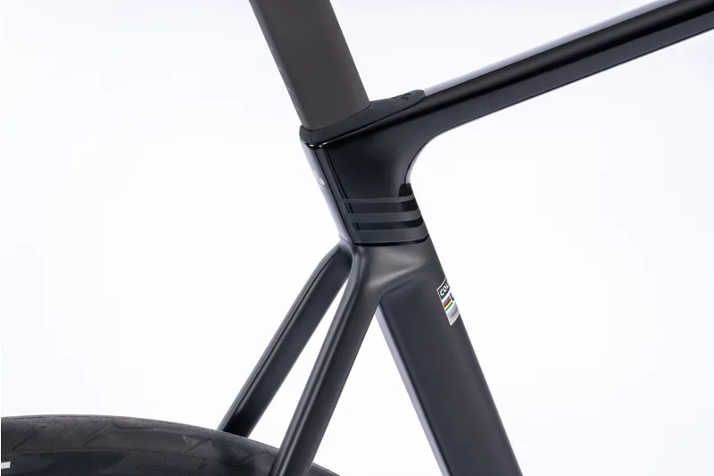 Colnago V5rs Disc 2025 Carbon Road Bike Ultegra Di2 Black -2