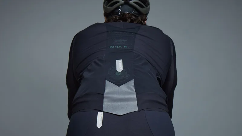 Q36.5 Dottore Hybrid Vest - Black-5