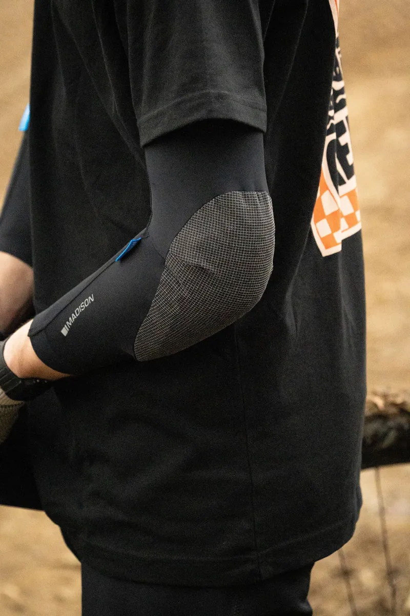 PROTECT Flux RHEON Elbow Pad BK-4