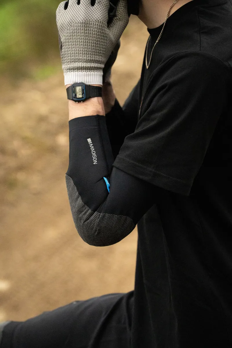 PROTECT Flux RHEON Elbow Pad BK-2